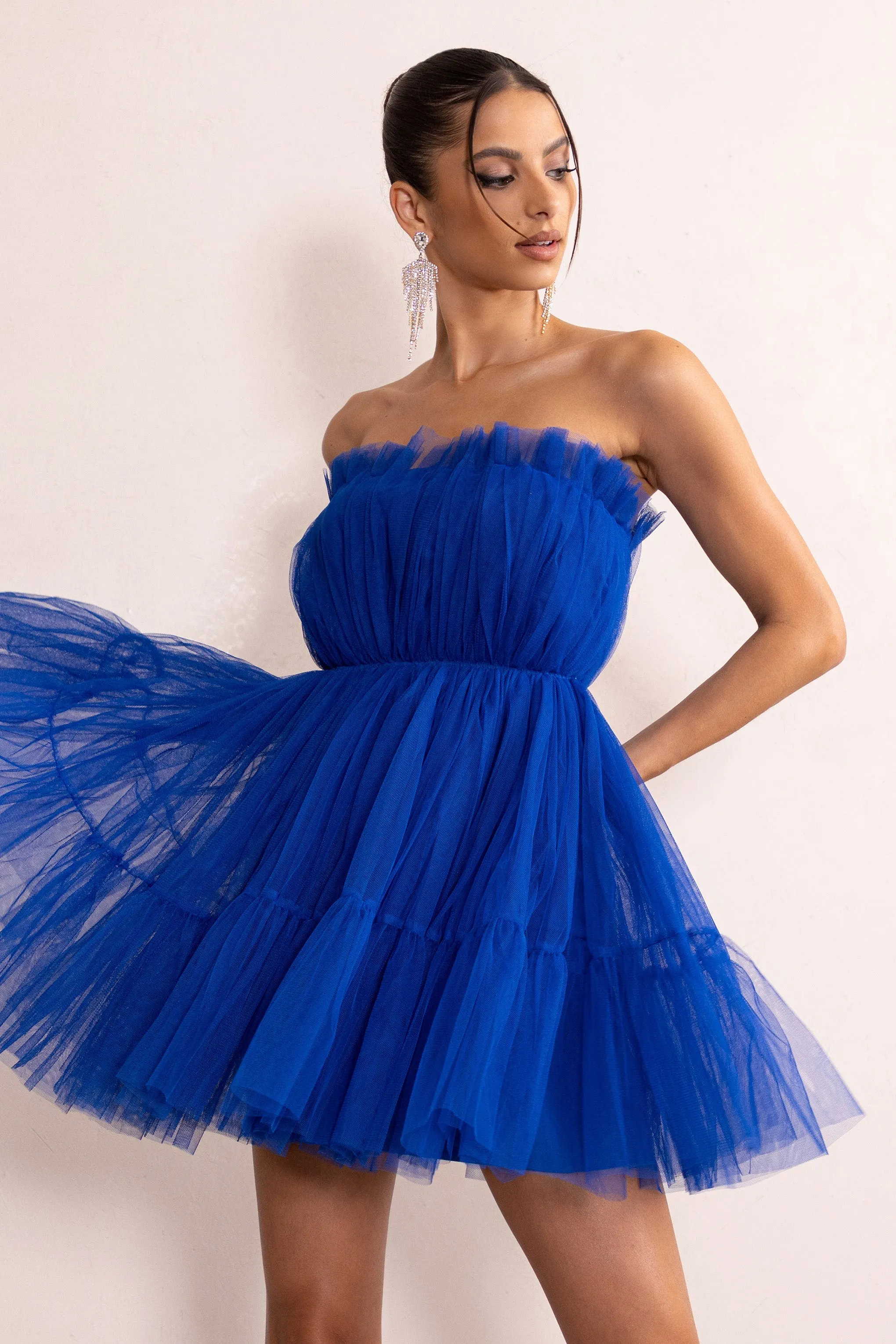 Aella | Mini-robe bandeau en tulle plissé bleu cobalt