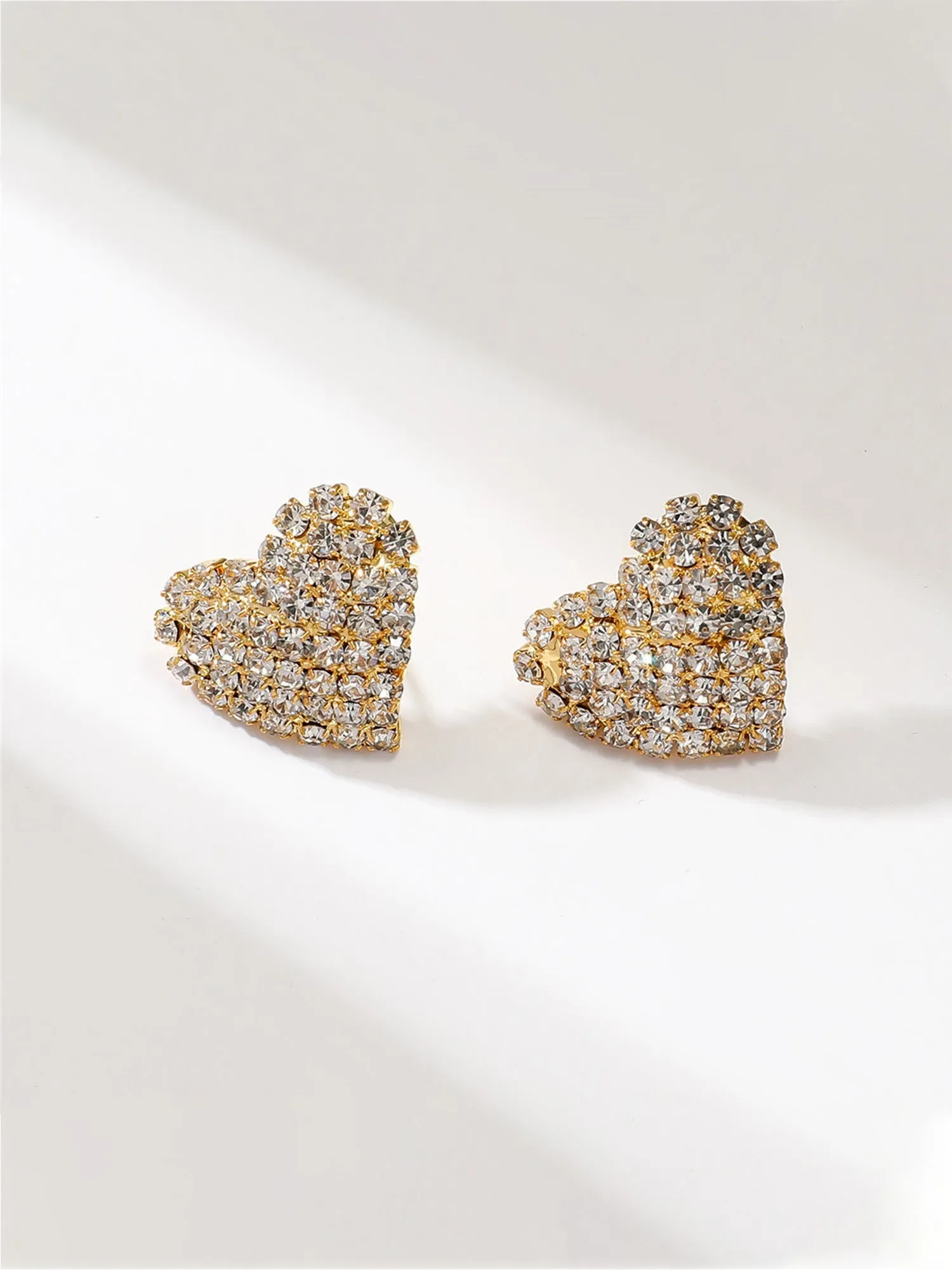 Boucles d'Oreilles à Clous en Forme de Cœur Polyvalents pour une Élégance Quotidienne