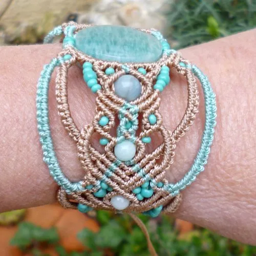 Bracelet macramé bicolore et amazonite ronde