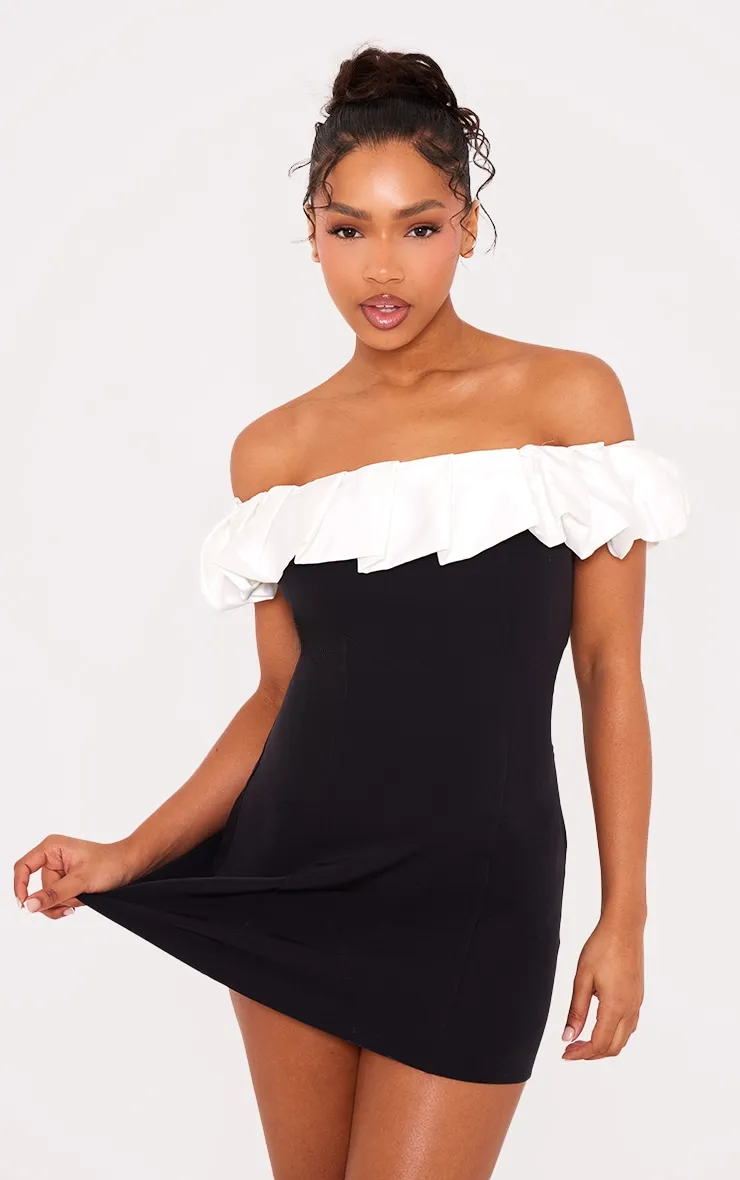 Mini-robe bustier noire à détail froncé