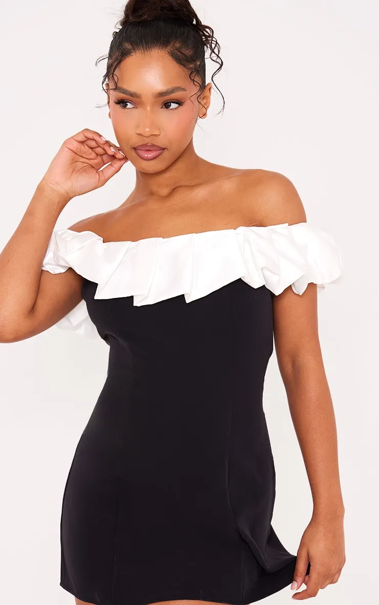 Mini-robe bustier noire à détail froncé