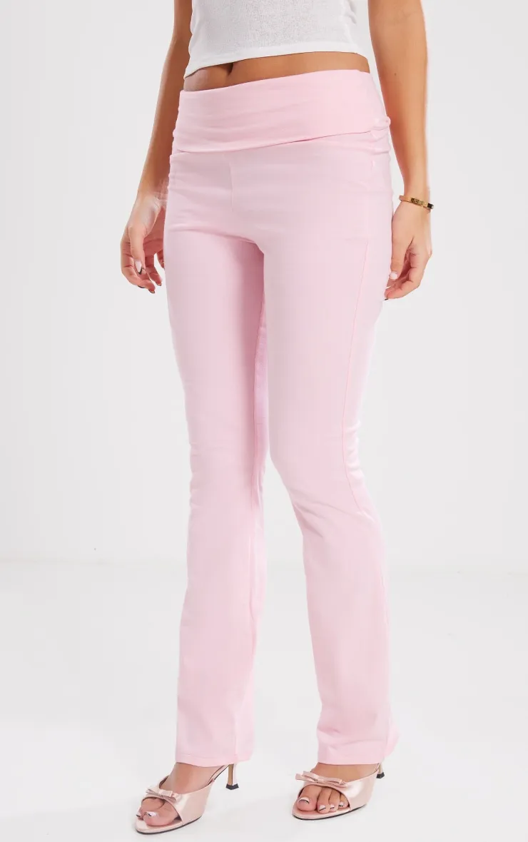 Pantalon flare en coton rose pâle replié