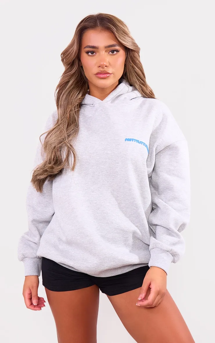 PRETTYLITTLETHING Hoodie gris à imprimé en relief