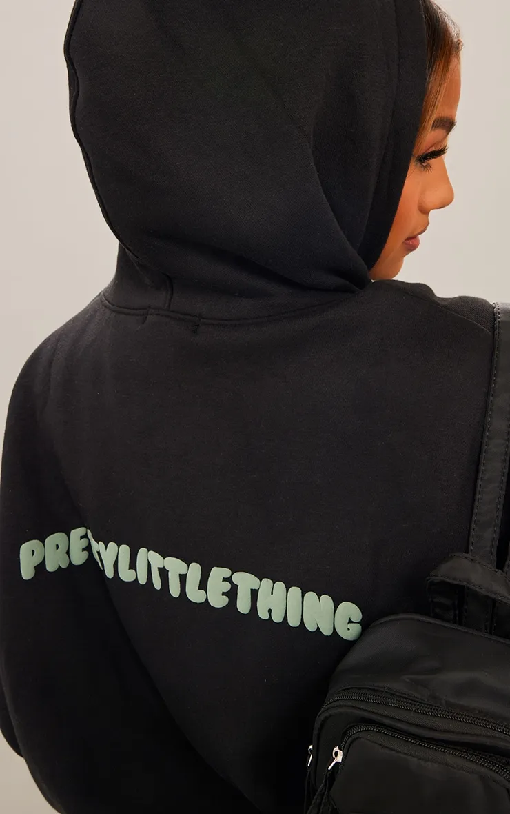 PRETTYLITTLETHING Hoodie noir à imprimé en relief