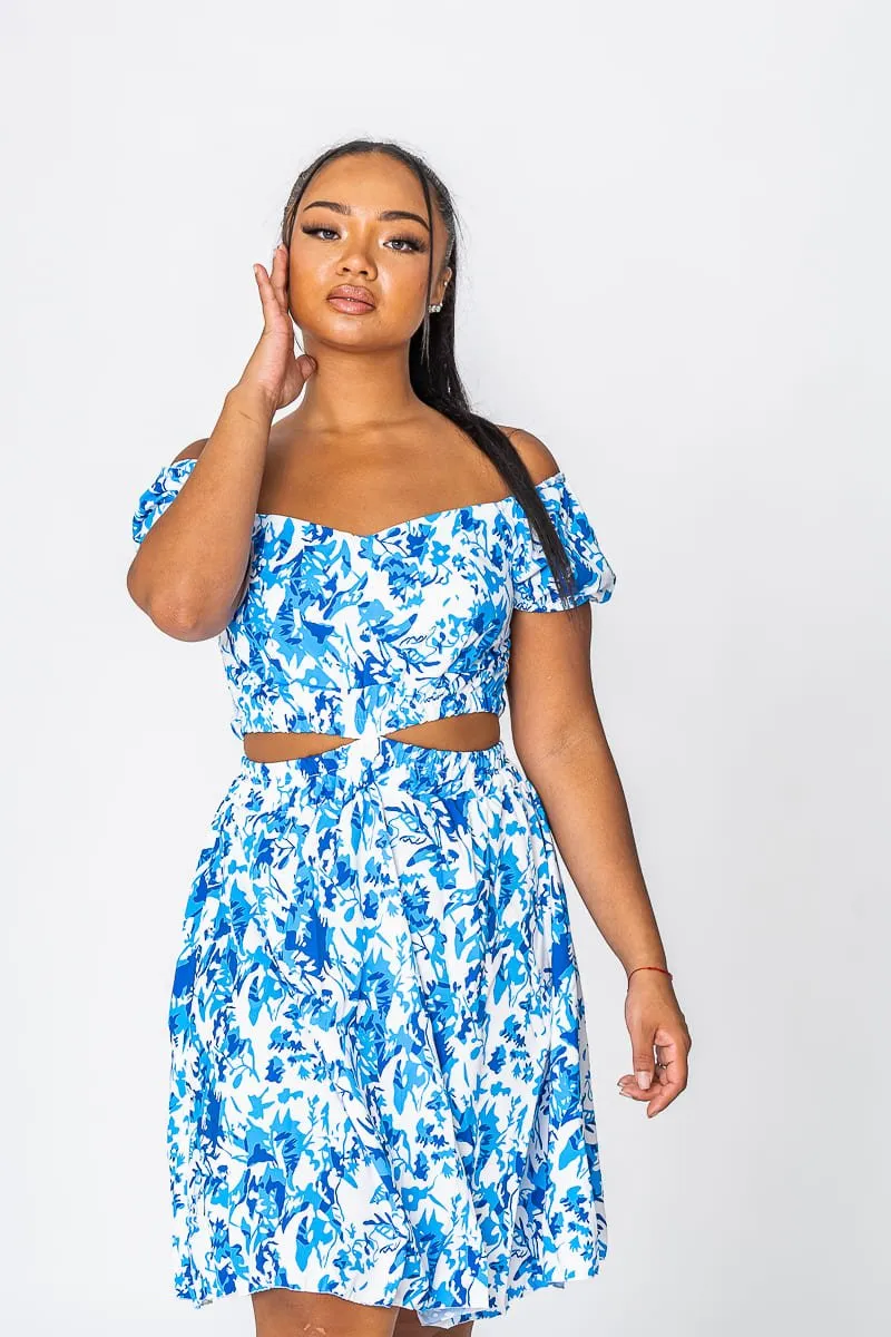 Robe courte florale ajourée bleu