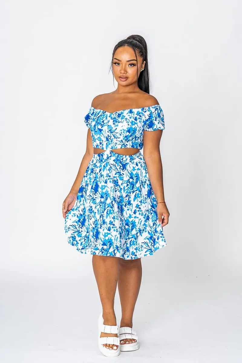 Robe courte florale ajourée bleu