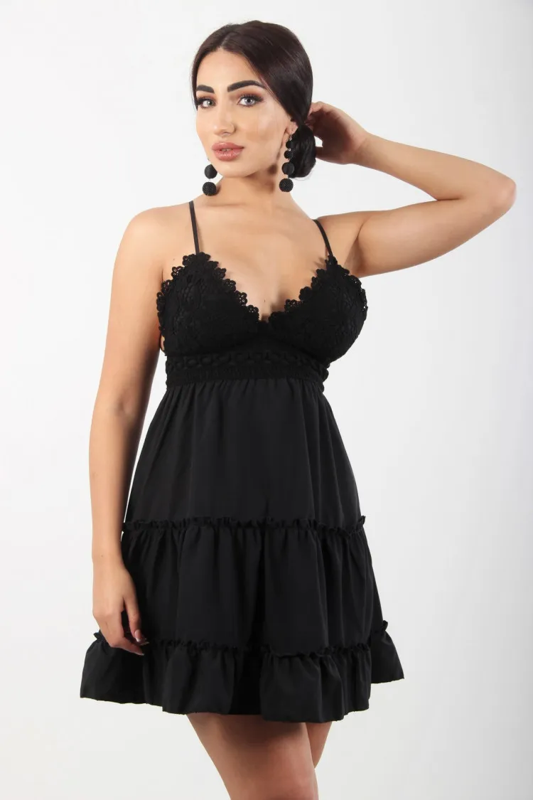 Robe noir à dentelle